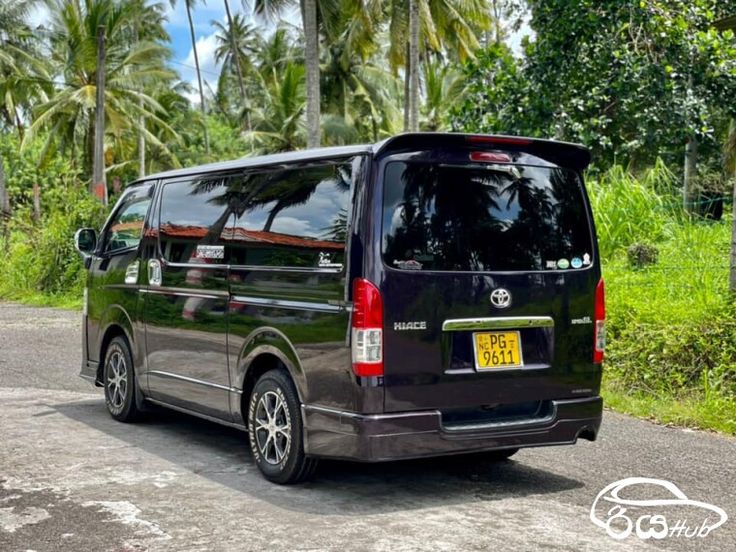 Toyota KDH Van Image 2
