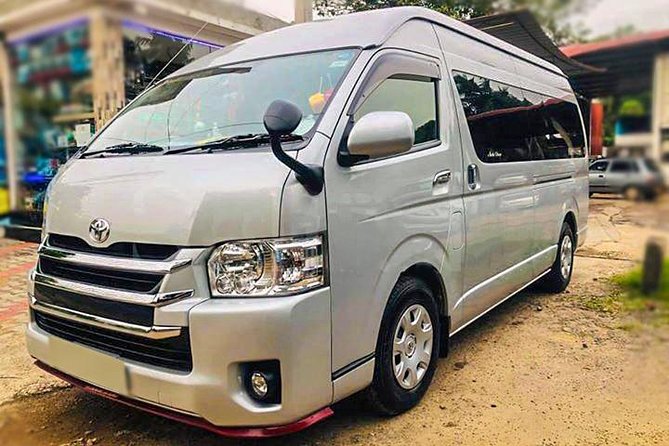 Toyota KDH Van Image 4